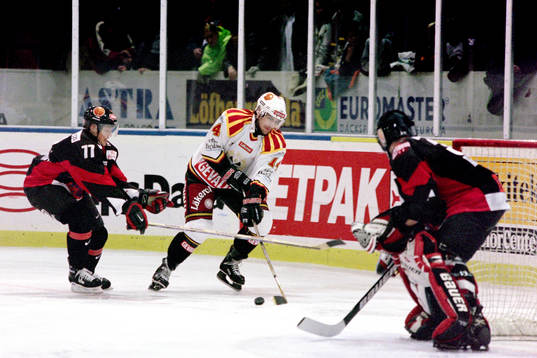 Niclas Wallin, Brynäs mellan Mikael Burakovsky och Andrew