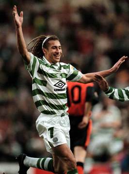 Henrik Larsson firar sitt mål