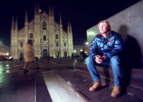 Andreas Andersson framför domen i Milano
