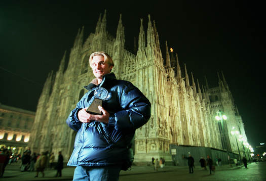 Andreas Andersson framför katedralen (domen) i Milano