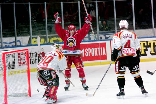 Ville Peltonen, Frölunda gör mål på Michael Sundlöv,