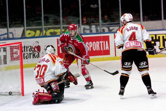 Ville Peltonen, Frölunda gör mål på Michael Sundlöv,