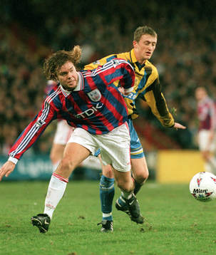 Tomas Brolin, Crystal P (Crystal Palace) och Tony Grant,