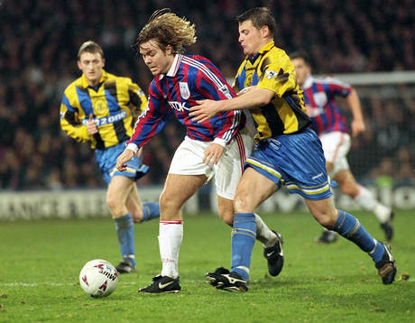 Tomas Brolin, Crystal P (Crystal Palace) och Tony Thomas,