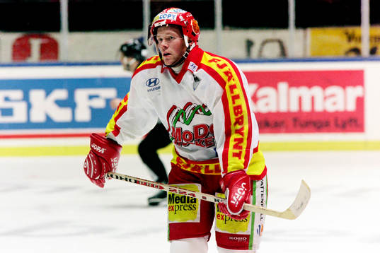 Jan-Axel Alavaara, Modo