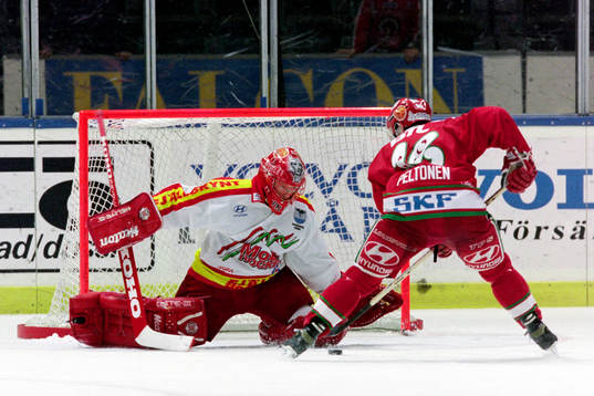 Ville Peltonen, Frölunda fri med modos målvakt Petter