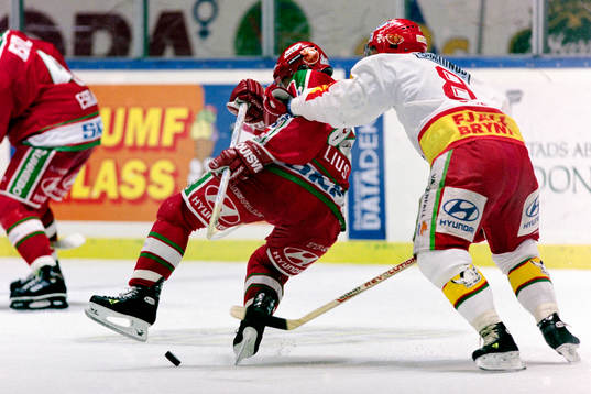 Joni Lius, Frölunda stoppas av modos Kristian Gahn