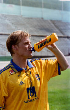 Johan Mjällby tar en drickapaus