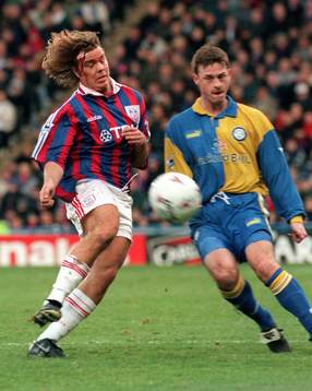 En blodig Tomas Brolin