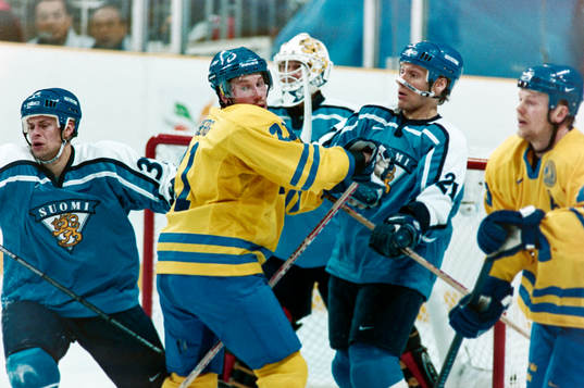Peter Forsberg, Sverige kamp om pucken