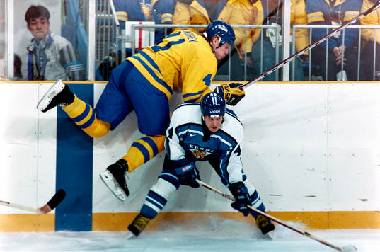 Mats Lindgren, Sverige trycks upp i sargen
