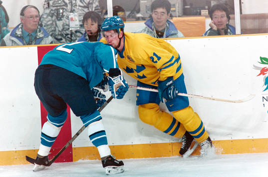 Peter Forsberg, Sverige i kamp vid sargen