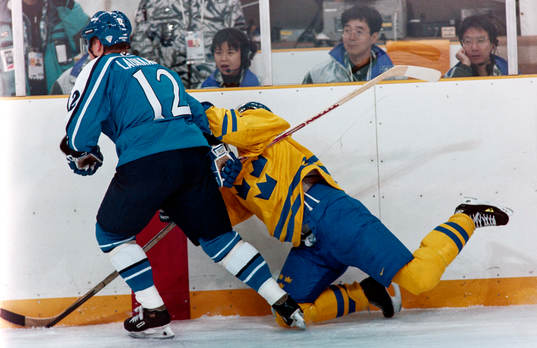 Peter Forsberg, Sverige i kamp vid sargen