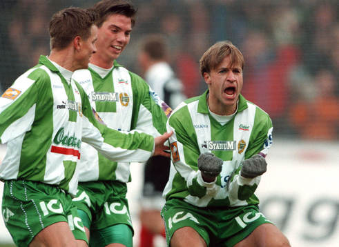 Hans Berggren, Hammarby, gratuleras av Kim Bergstrand och