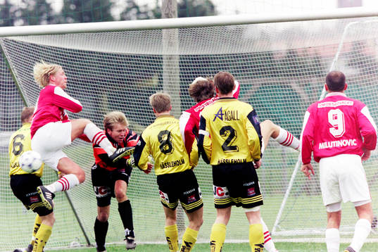Situation framför hässleholms målvakt Benny Johansson