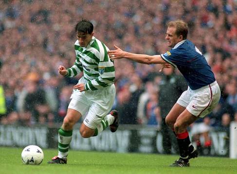 Jonas Thern attackerar Celtics Phil O'Donnell
