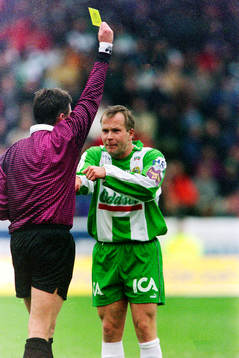 Domare Leif Sundell varnar hammarbys Kaj Eskelinen