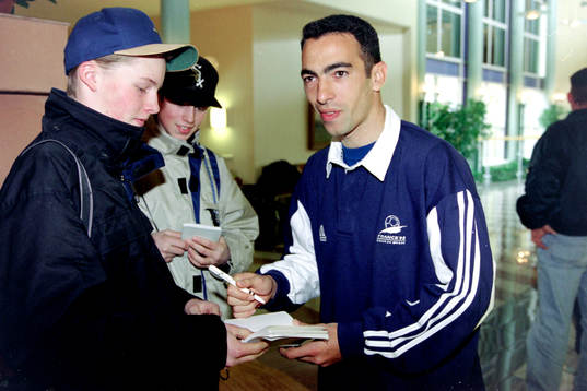 Youri Djorkaeff, Frankrike skriver autografer