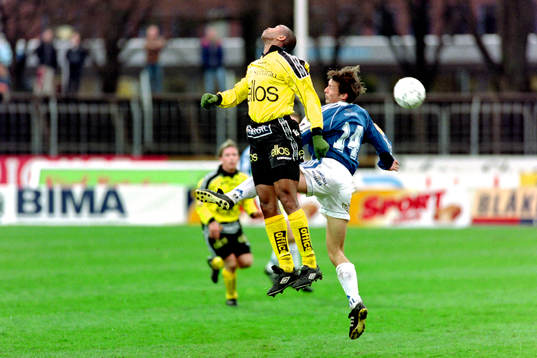Gbassay Bangura, Elfsborg i en duell med Michael Hansson,