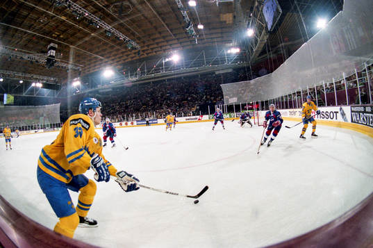 Niklas Sundström, Sverige