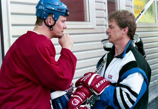Mats Sundin i samtal med Schweiz förbundskapten Bengt-Åke