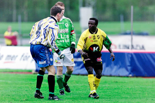 Musa Bangura, Hässleholm och Daniel Hoffman, målvakt i