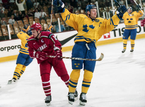 Mats Sundin, Sverige, jublar
