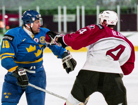 Mikael Renberg, Sverige slåss med Rob Blake, Kanada