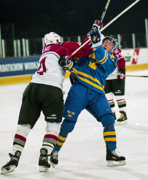 Mikael Renberg, Sverige slåss med Rob Blake, Kanada