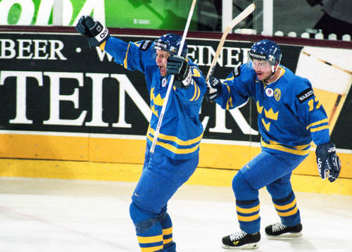 Mikael Renberg och Hans Jonsson, Sverige, jublar