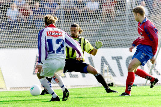 Mattias Jonson, Helsingborg fri med östers målvakt Pål