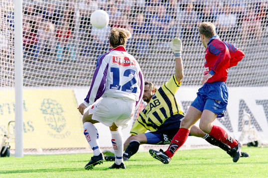 Mattias Jonson, Helsingborg fri med östers målvakt Pål