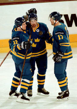 Niclas Hävelid, Peter Forsberg och Hans Jonsson, Sverige