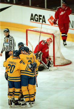 Bläddra bland fler bilder av Ishockey, VM, semifinal 1, Schweiz - Sverige, 1-4