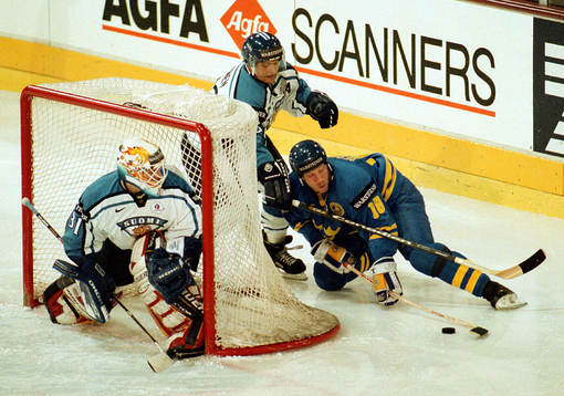 Jonas Bergqvist , Ville Peltonen och målvakten Ari Sulander