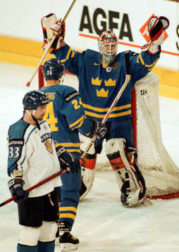 Tommy Salo jublar
