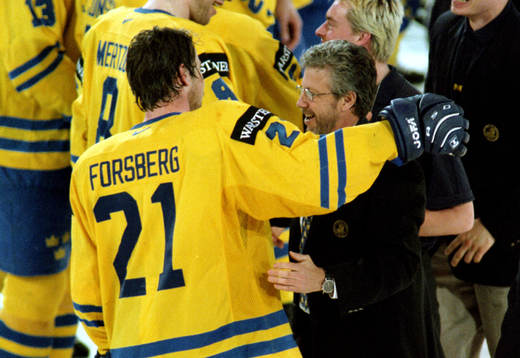 Peter Forsberg kramar pappa Kent Forsberg
