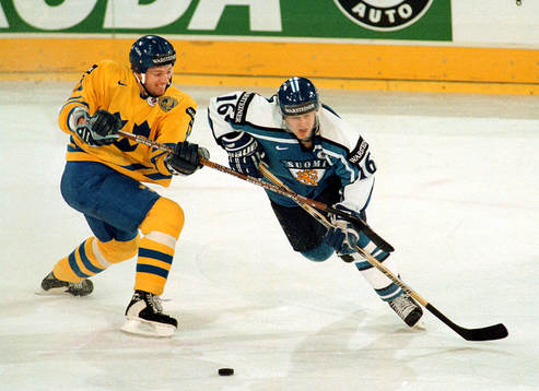 Sverige - Finland: Niclas Hävelid och Ville Peltonen