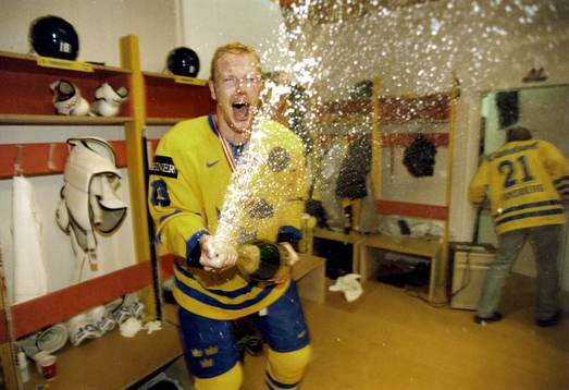 Mats Sundin, Sverige, sprutar champagne