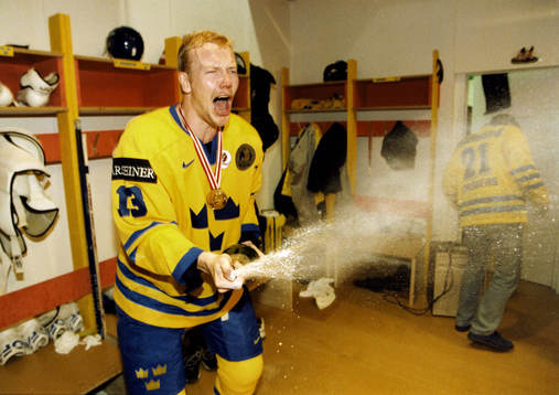 Mats Sundin, Sverige, sprutar champagne