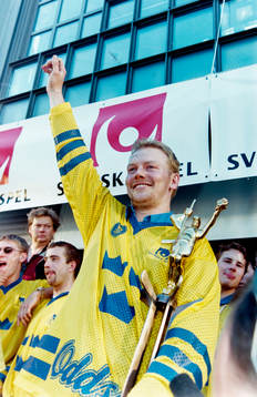 Mats Sundin med pokalen