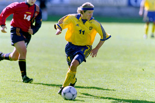 Victoria Svensson Sandell med bollen