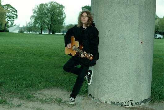 Staffan Hellstrand älskar fotboll och musik, här i