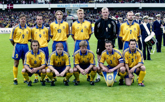 Bakre fr.v. Roland Nilsson, Fredrik Ljungberg, Andreas