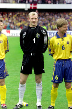 Magnus Hedman, målvakt och Stefan Schwarz, Sverige
