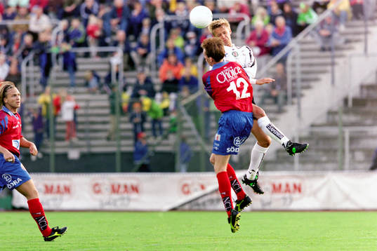 Christoffer Olofsson, Öster i en nickduell
