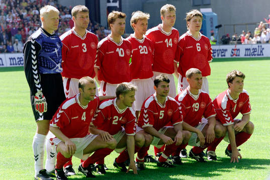 Bakre fr.v. Peter Schmeichel, Marc Rieper. Michael Laudrup,