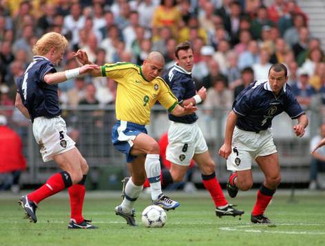Ronaldo, Brasilien, Hendry, Burley och Calderwood, Skottland