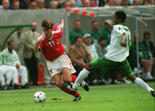 Brian Laudrup, Danmark och Khamis Al Owairan (Khamis