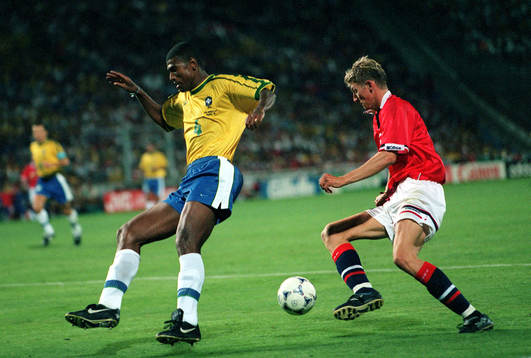 Junior Baiano och Tore André Flo